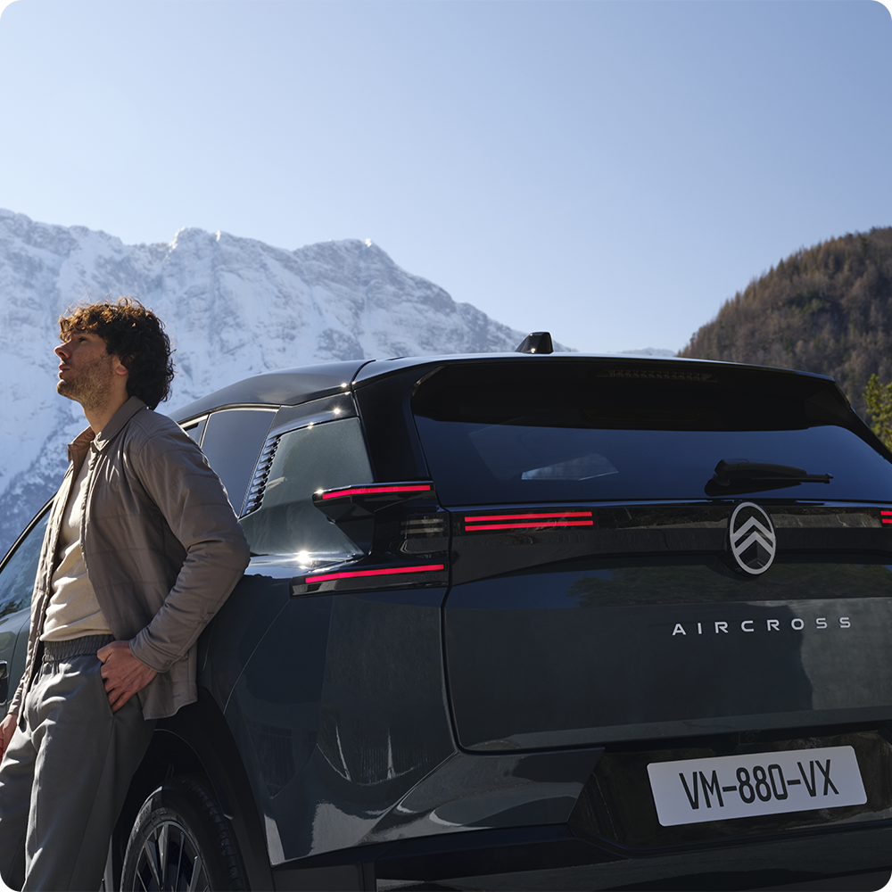 Achteraanzicht van de C5 Aircross met groter rijbereik, efficiëntie, veiligheid en zelfverzekerde vrijheid bij lange afstanden.